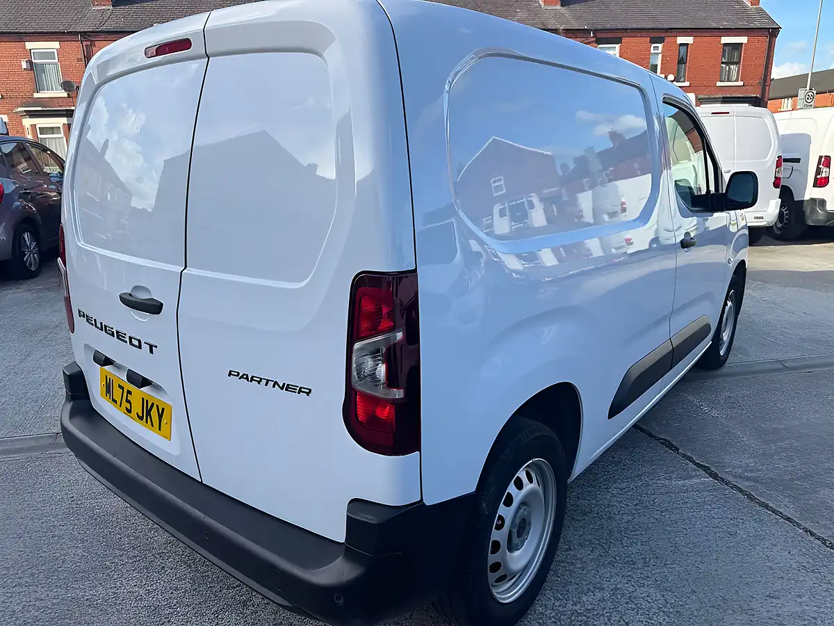 Used 2025 Peugeot Partner Professional-Plus Standard Panel Van Ice White - Interior and Exterior details 6