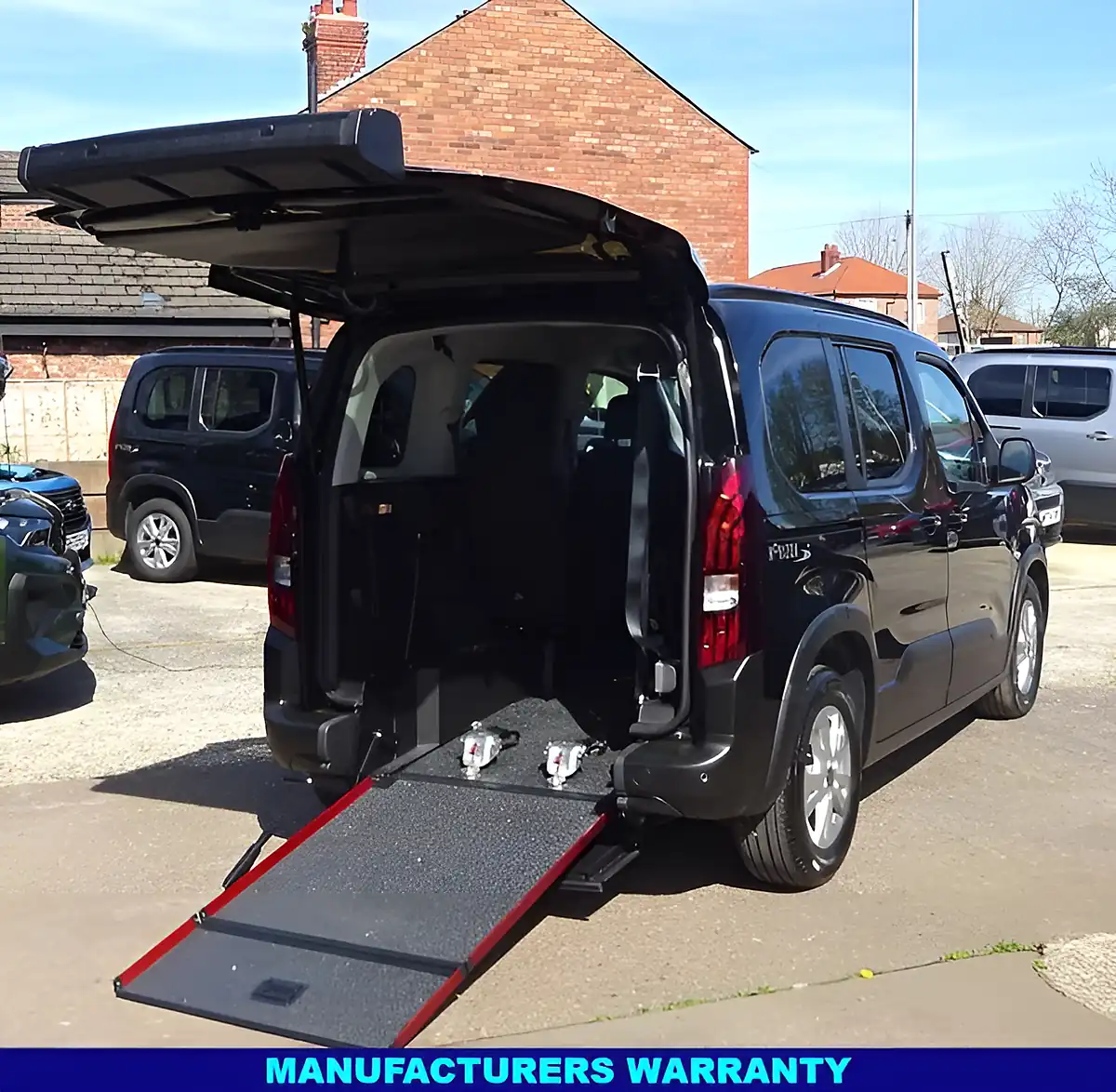 Used 2025 Peugeot Rifter Allure Black - Front View