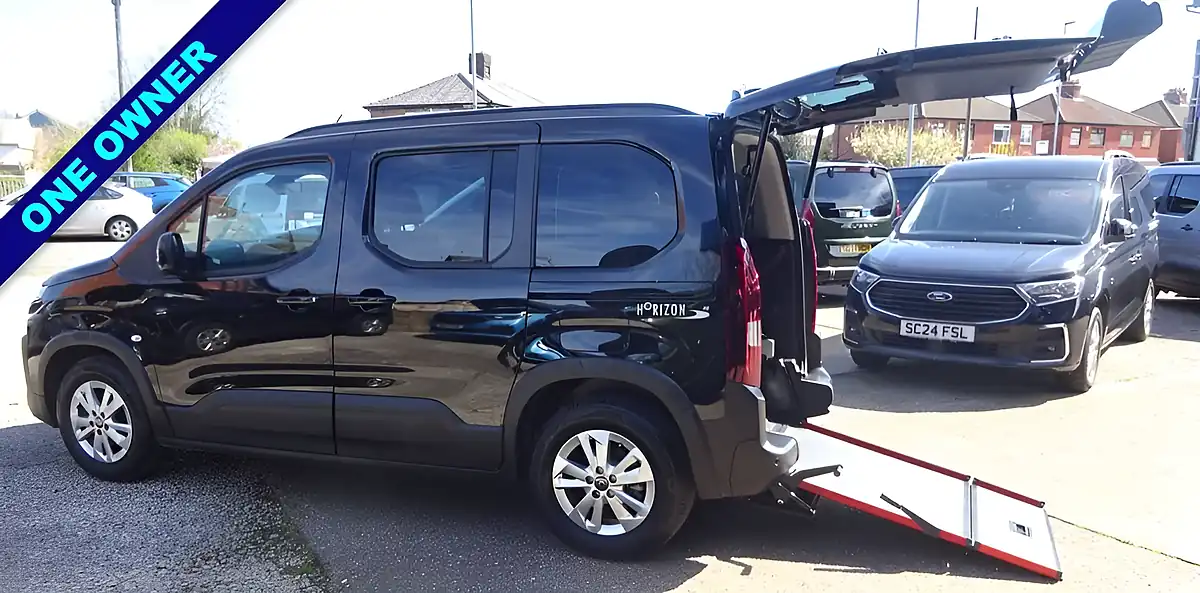 Used 2025 Peugeot Rifter Allure Black - Interior and Exterior details 12