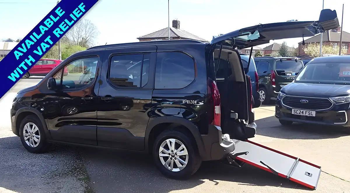 Used 2025 Peugeot Rifter Allure Black - Interior and Exterior details 14