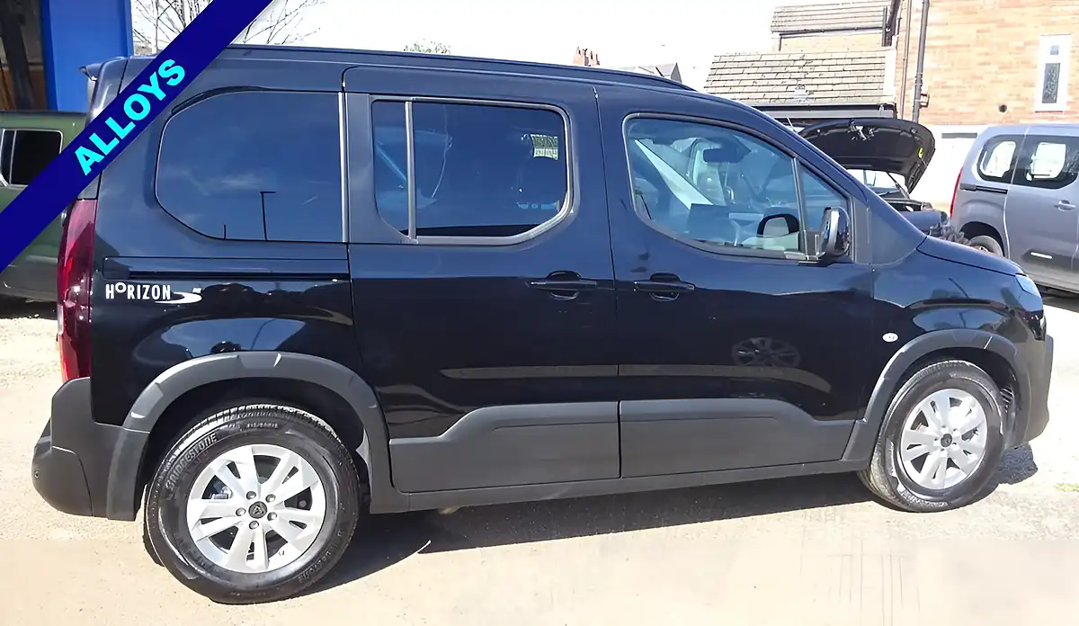Used 2025 Peugeot Rifter Allure Black - Interior and Exterior details 4