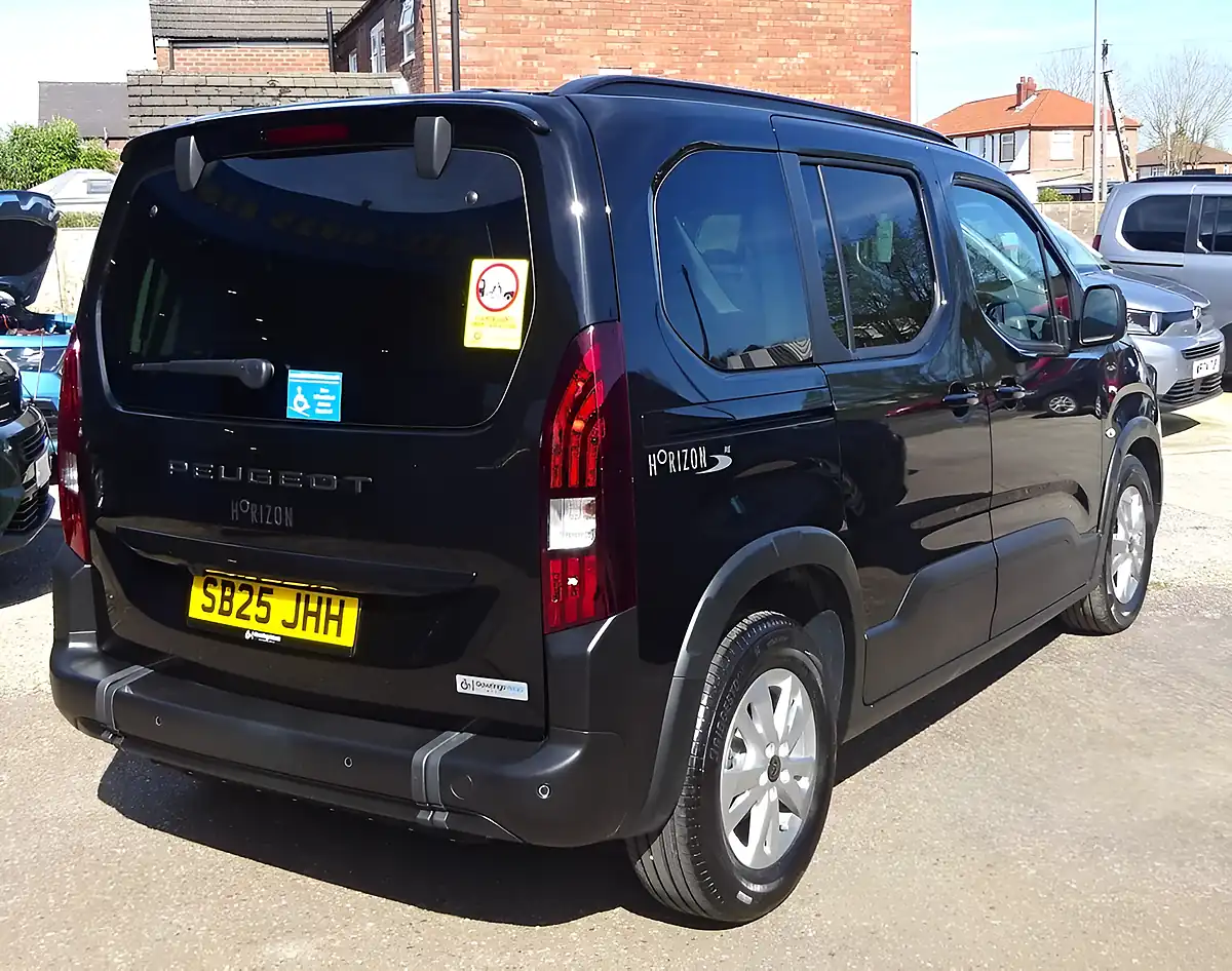 Used 2025 Peugeot Rifter Allure Black - Interior and Exterior details 5