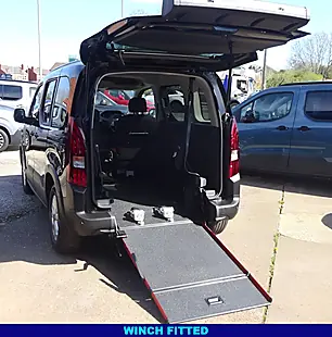 Used 2025 Peugeot Rifter Allure Black - Interior and Exterior details 8