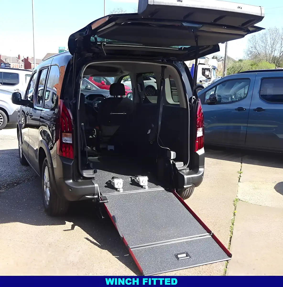 Used 2025 Peugeot Rifter Allure Black - Interior and Exterior details 8