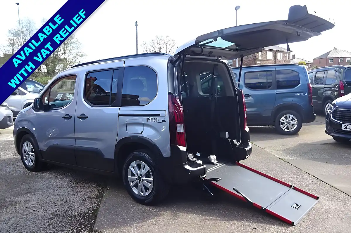 Used 2025 Peugeot Rifter Allure Grey - Interior and Exterior details 14