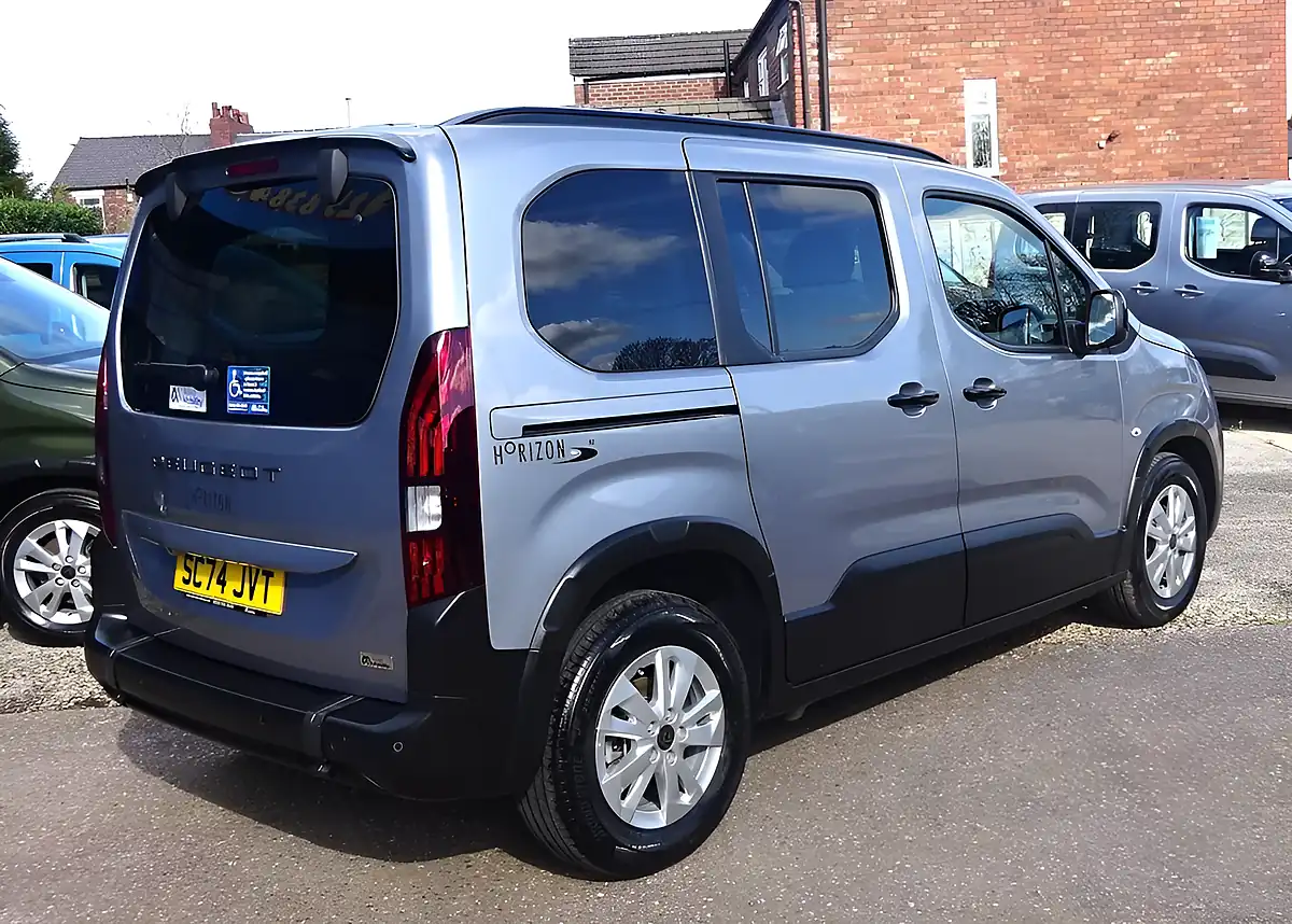 Used 2025 Peugeot Rifter Allure Grey - Interior and Exterior details 15