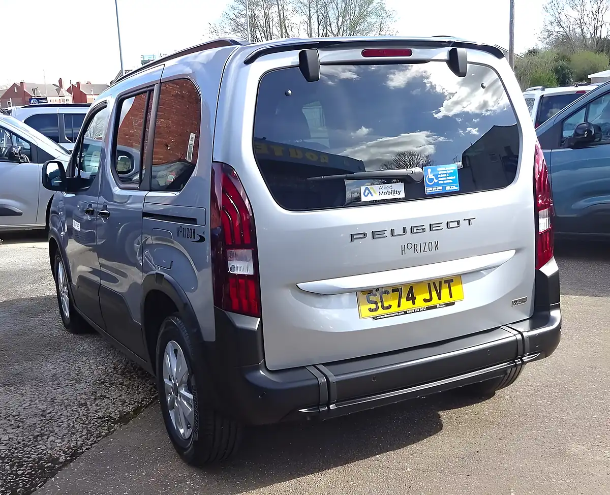 Used 2025 Peugeot Rifter Allure Grey - Interior and Exterior details 16