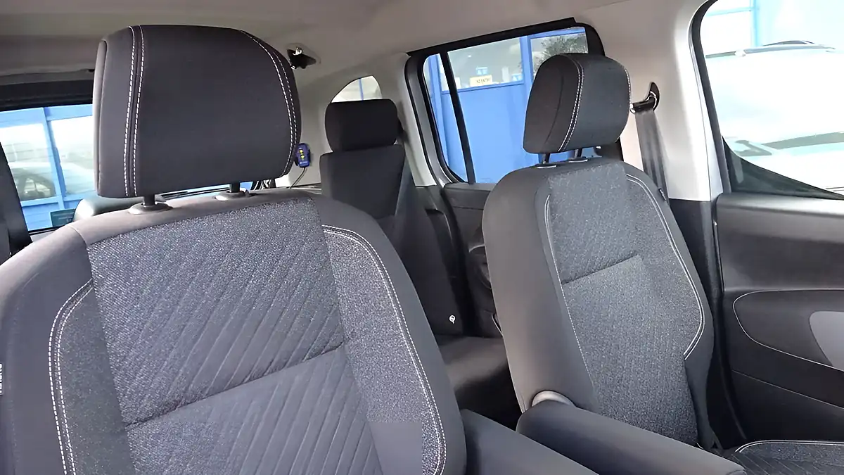 Used 2025 Peugeot Rifter Allure Grey - Interior and Exterior details 18