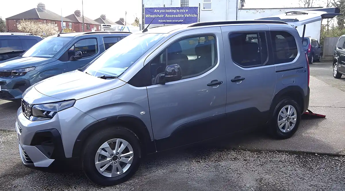 Used 2025 Peugeot Rifter Allure Grey - Interior and Exterior details 20