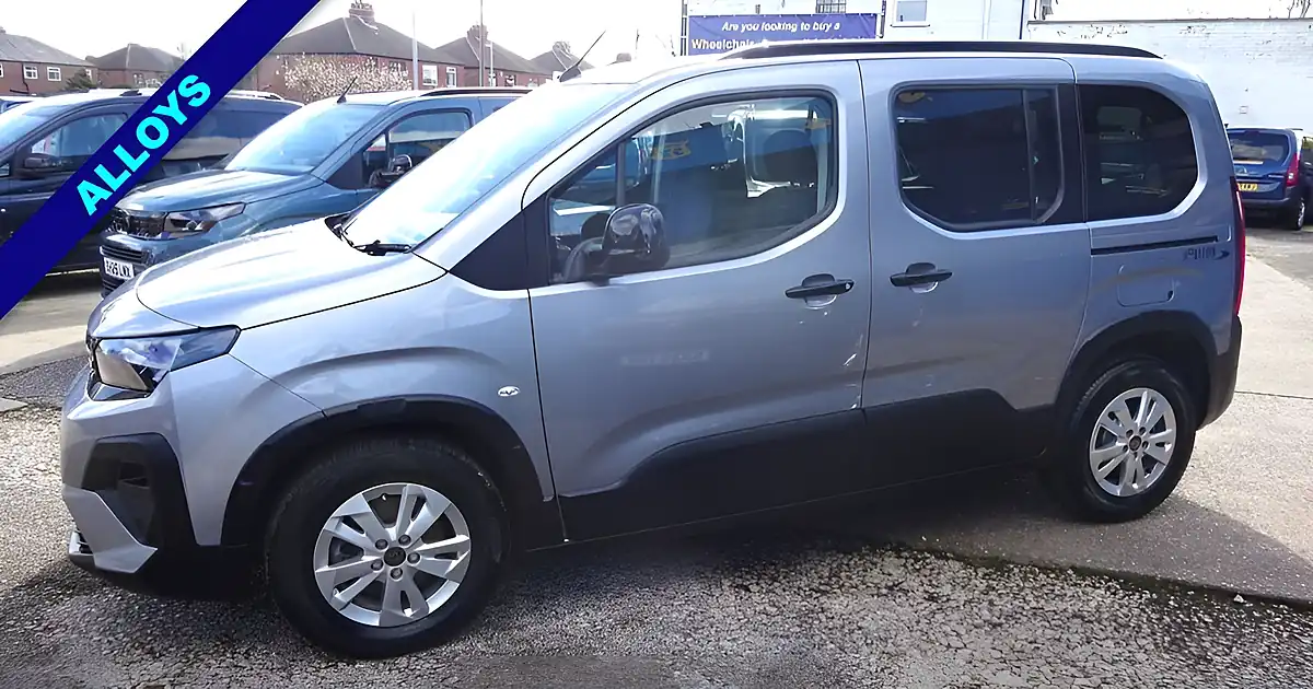 Used 2025 Peugeot Rifter Allure Grey - Interior and Exterior details 6