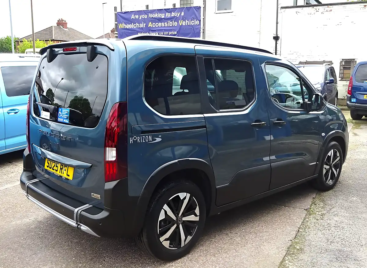 Used 2025 Peugeot Rifter GT Blue - Interior and Exterior details 14