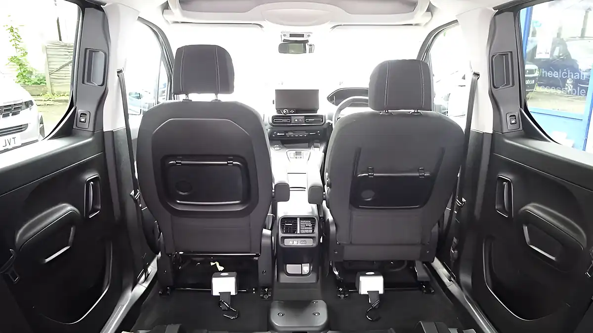 Used 2025 Peugeot Rifter GT Blue - Interior and Exterior details 17