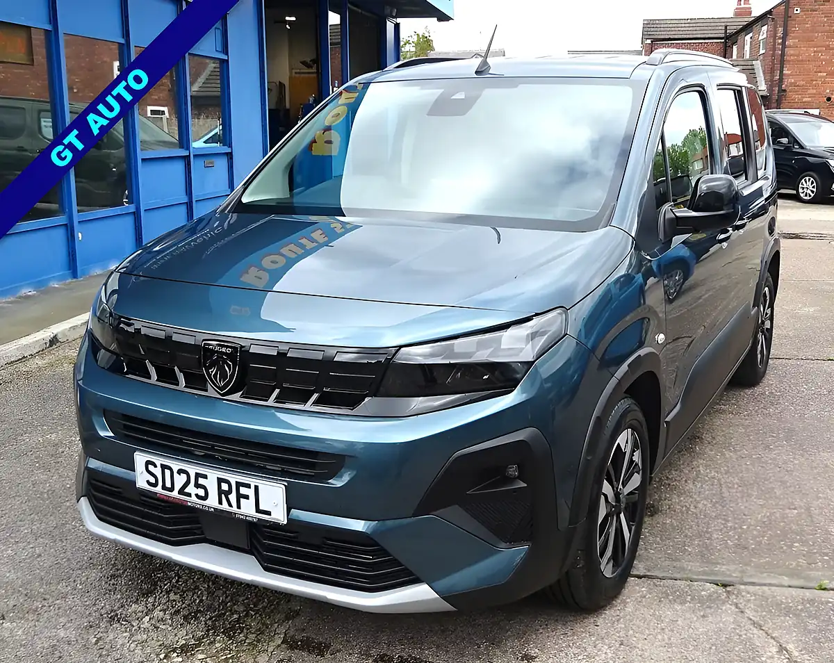 Used 2025 Peugeot Rifter GT Blue - Interior and Exterior details 4