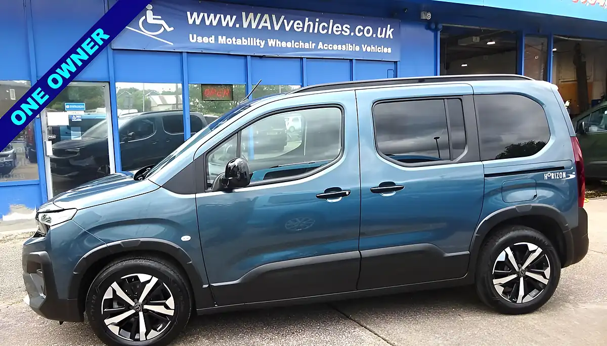 Used 2025 Peugeot Rifter GT Blue - Interior and Exterior details 6
