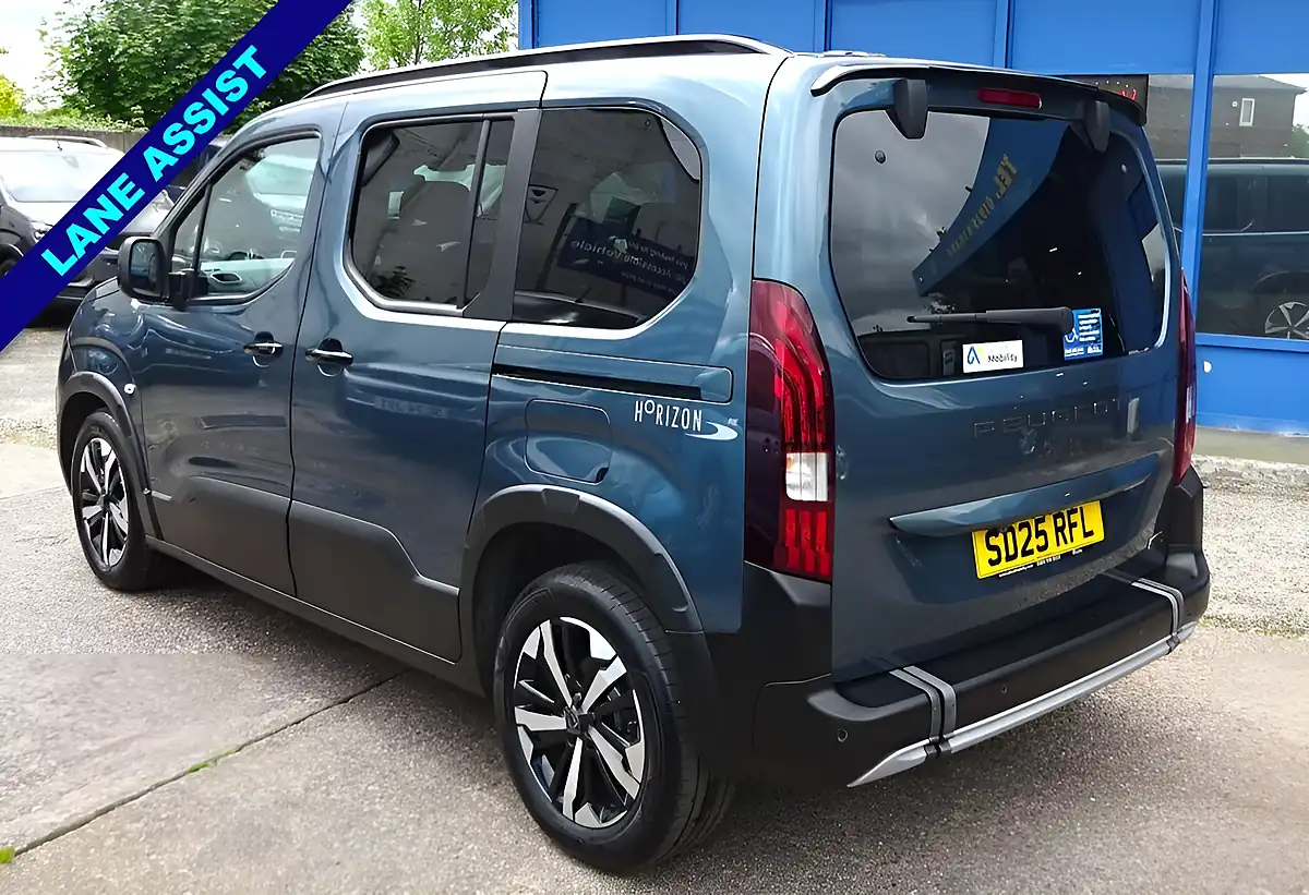 Used 2025 Peugeot Rifter GT Blue - Interior and Exterior details 7