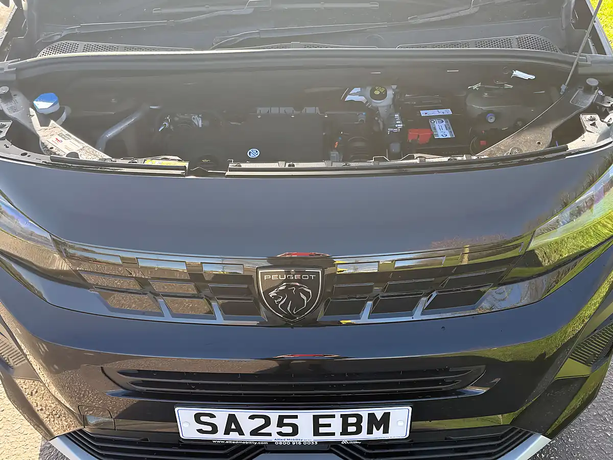 Used 2025 Peugeot Rifter Horizon Black - Interior and Exterior details 13