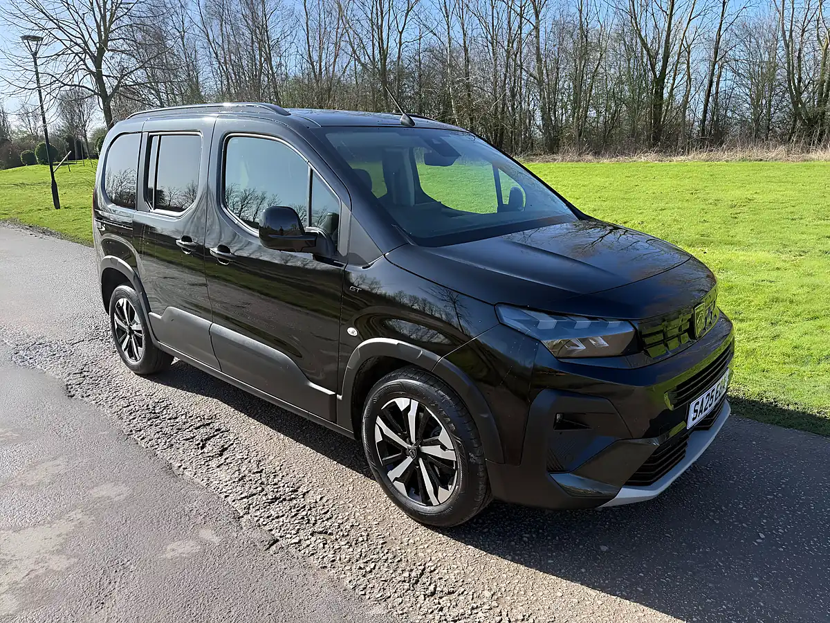 Used 2025 Peugeot Rifter Horizon Black - Interior and Exterior details 3