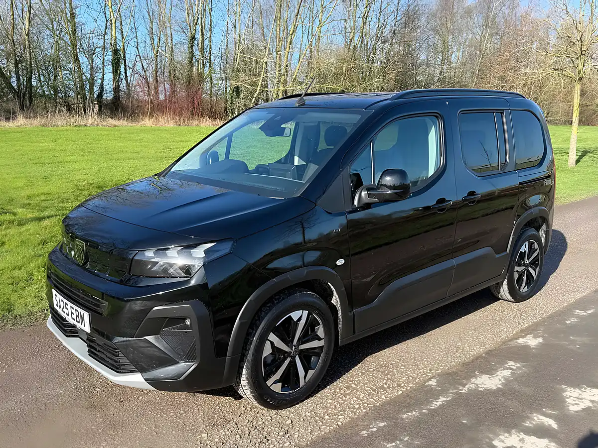 Used 2025 Peugeot Rifter Horizon Black - Interior and Exterior details 4
