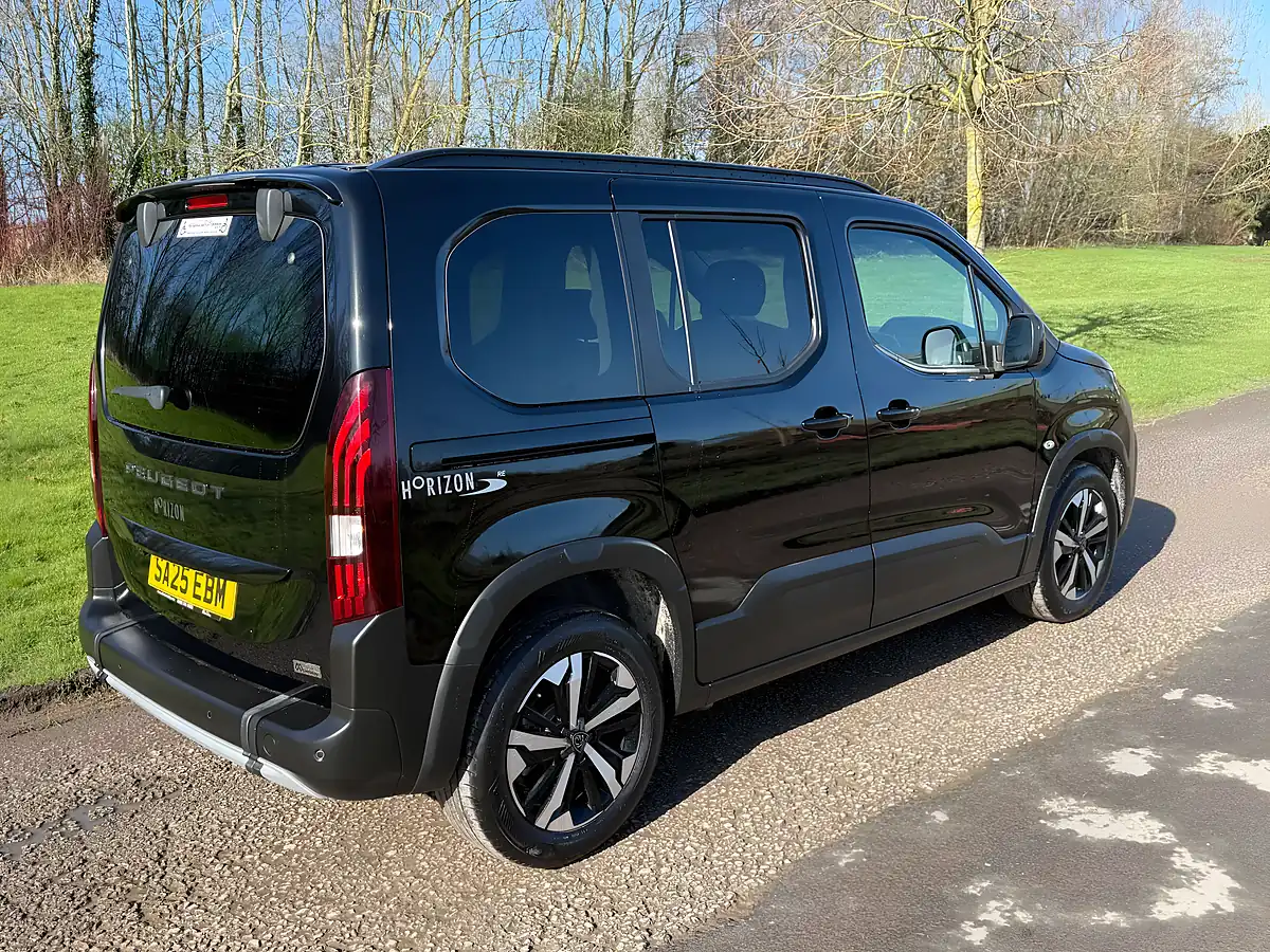 Used 2025 Peugeot Rifter Horizon Black - Interior and Exterior details 6