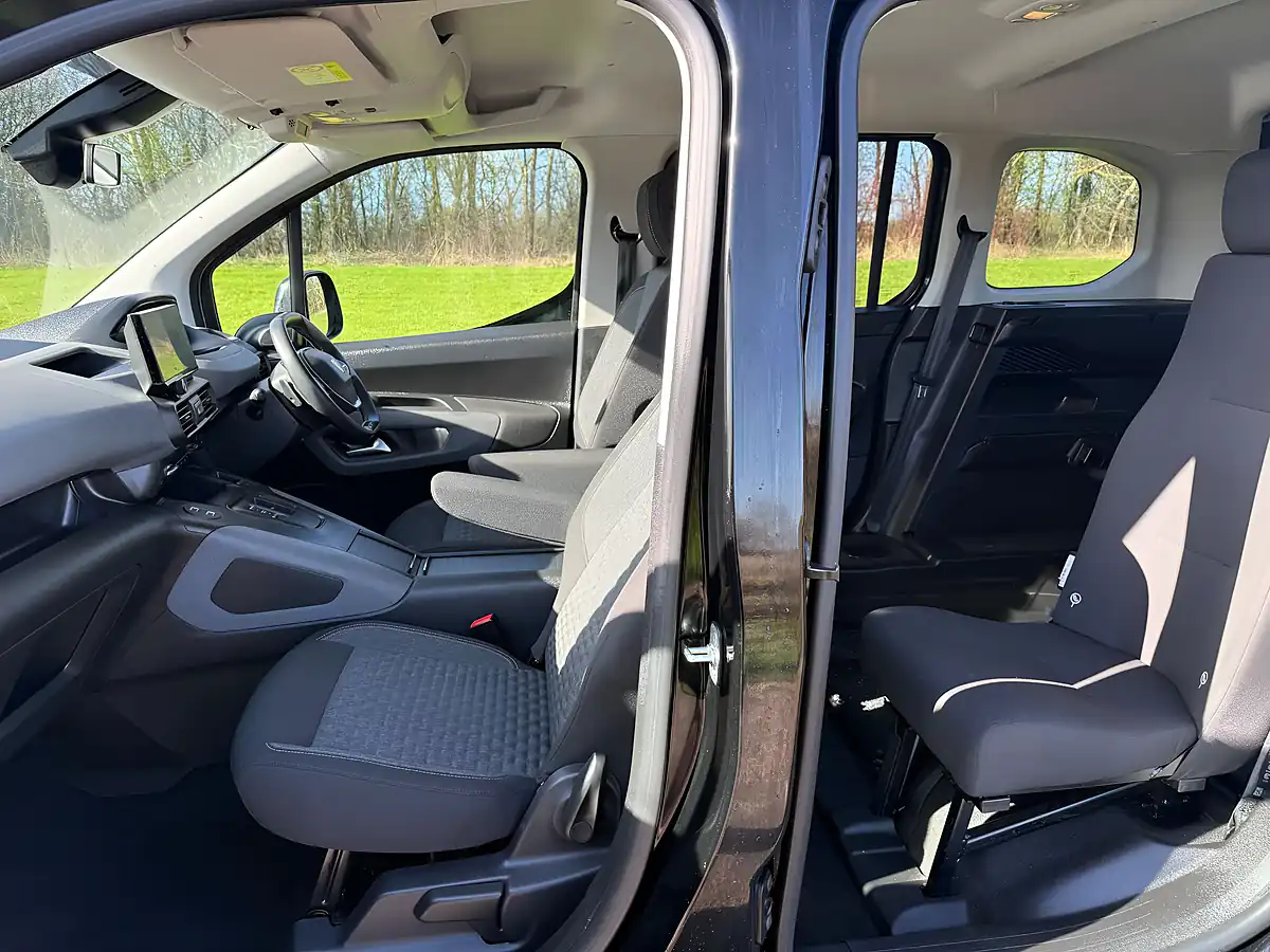 Used 2025 Peugeot Rifter Horizon Black - Interior and Exterior details 9