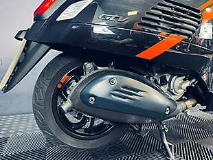 Used 2025 Piaggio Vespa Gtv Black - Interior and Exterior details 11