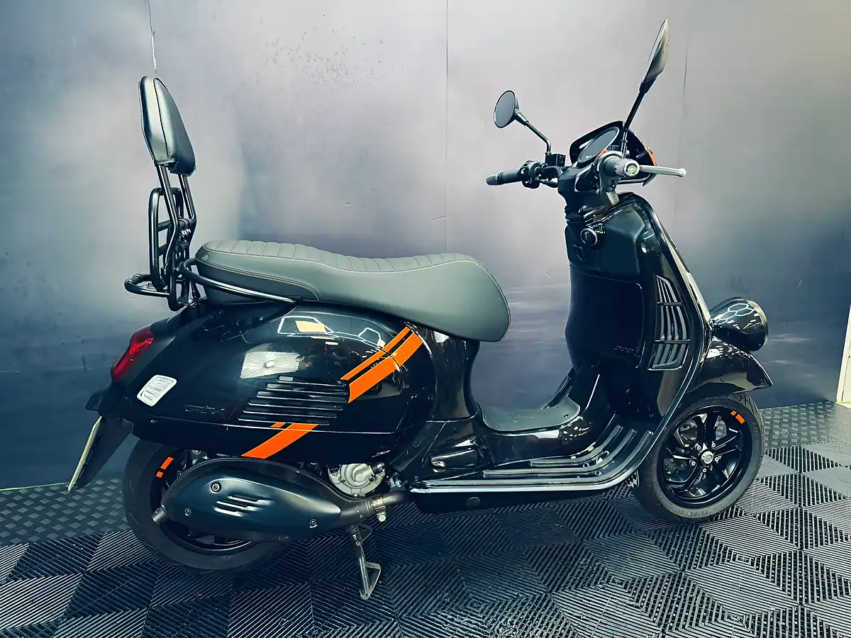 Used 2025 Piaggio Vespa Gtv Black - Interior and Exterior details 14