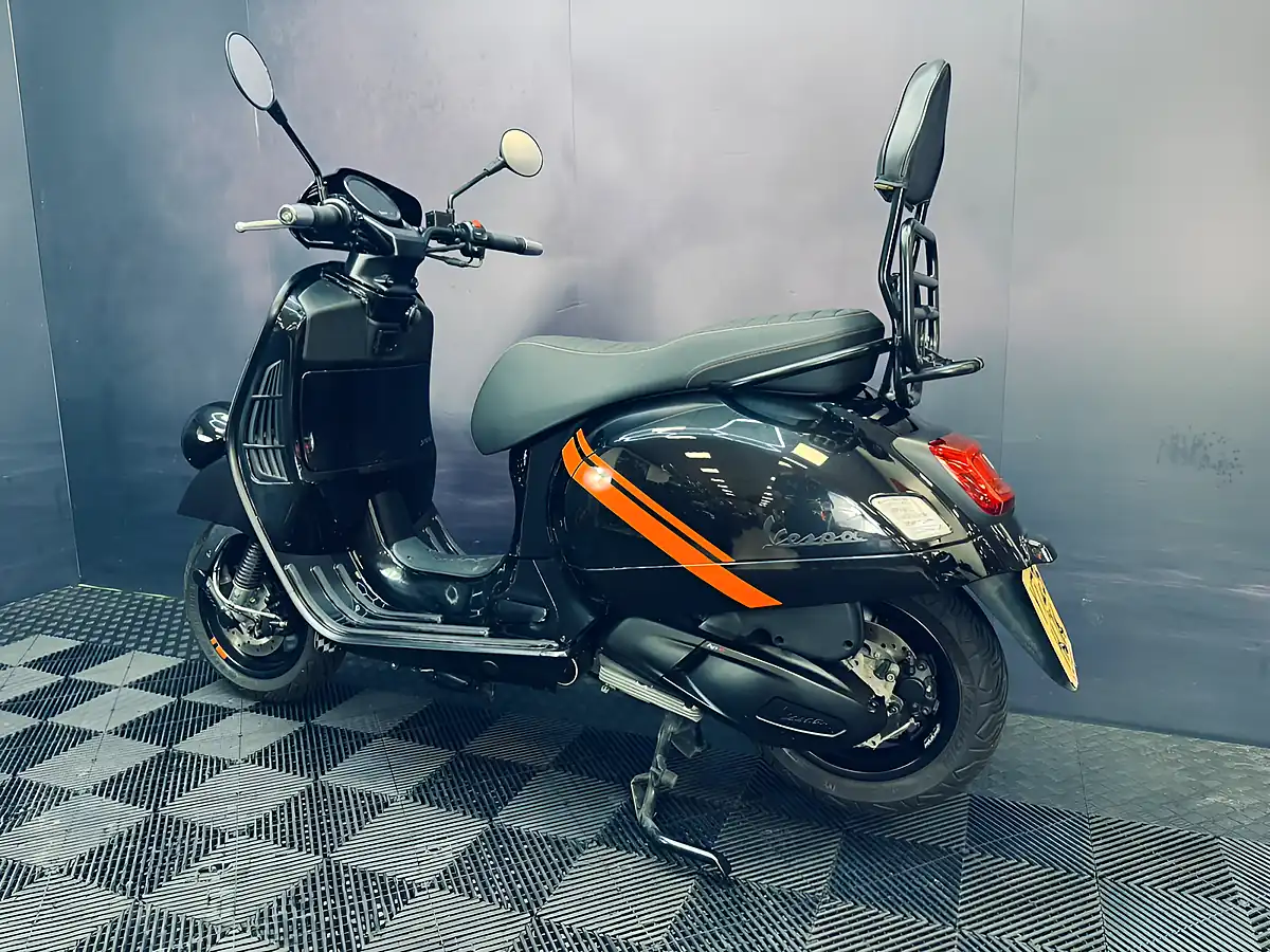 Used 2025 Piaggio Vespa Gtv Black - Interior and Exterior details 15