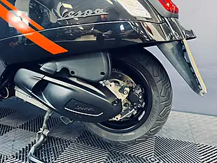 Used 2025 Piaggio Vespa Gtv Black - Interior and Exterior details 18
