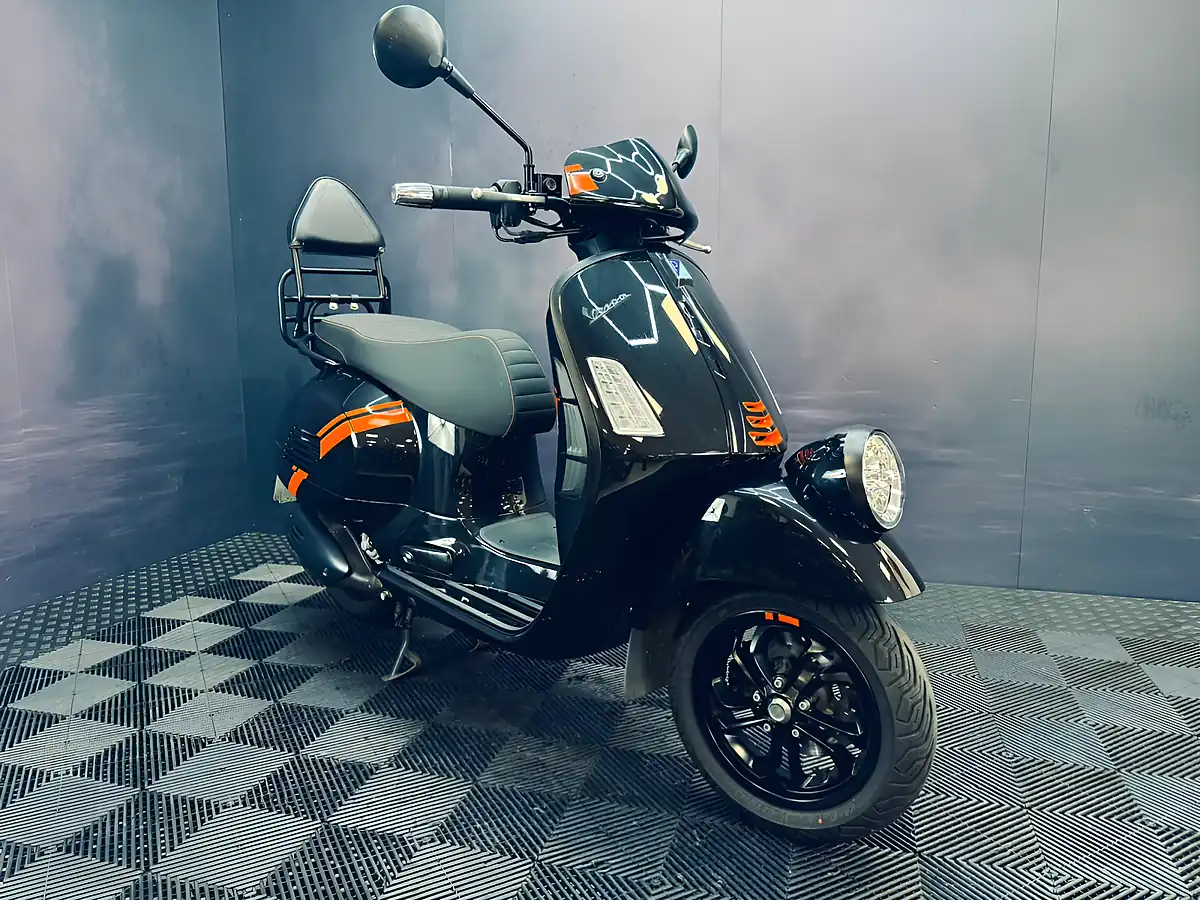Used 2025 Piaggio Vespa Gtv Black - Interior and Exterior details 19