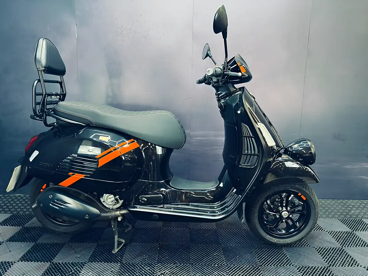 Used 2025 Piaggio Vespa Gtv Black - Interior and Exterior details 2
