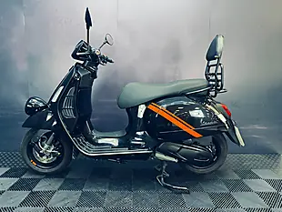 Used 2025 Piaggio Vespa Gtv Black - Interior and Exterior details 3