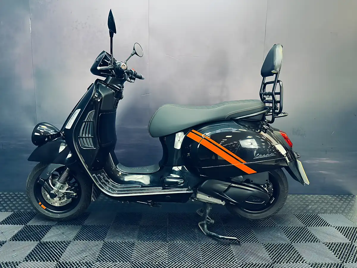 Used 2025 Piaggio Vespa Gtv Black - Interior and Exterior details 3