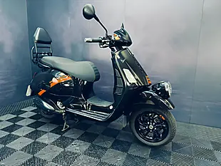 Used 2025 Piaggio Vespa Gtv Black - Interior and Exterior details 4