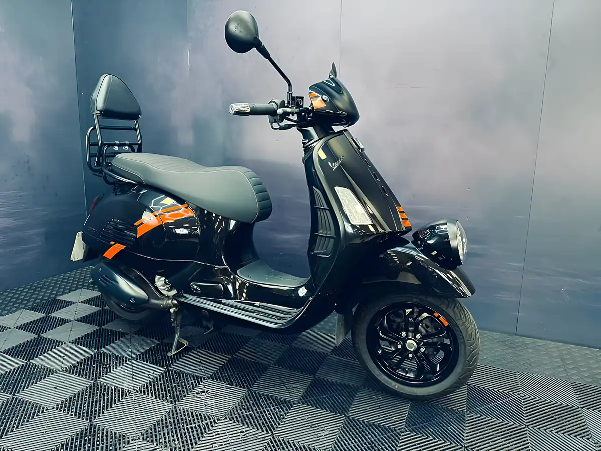 Used 2025 Piaggio Vespa Gtv Black - Interior and Exterior details 4