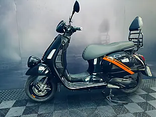 Used 2025 Piaggio Vespa Gtv Black - Interior and Exterior details 5