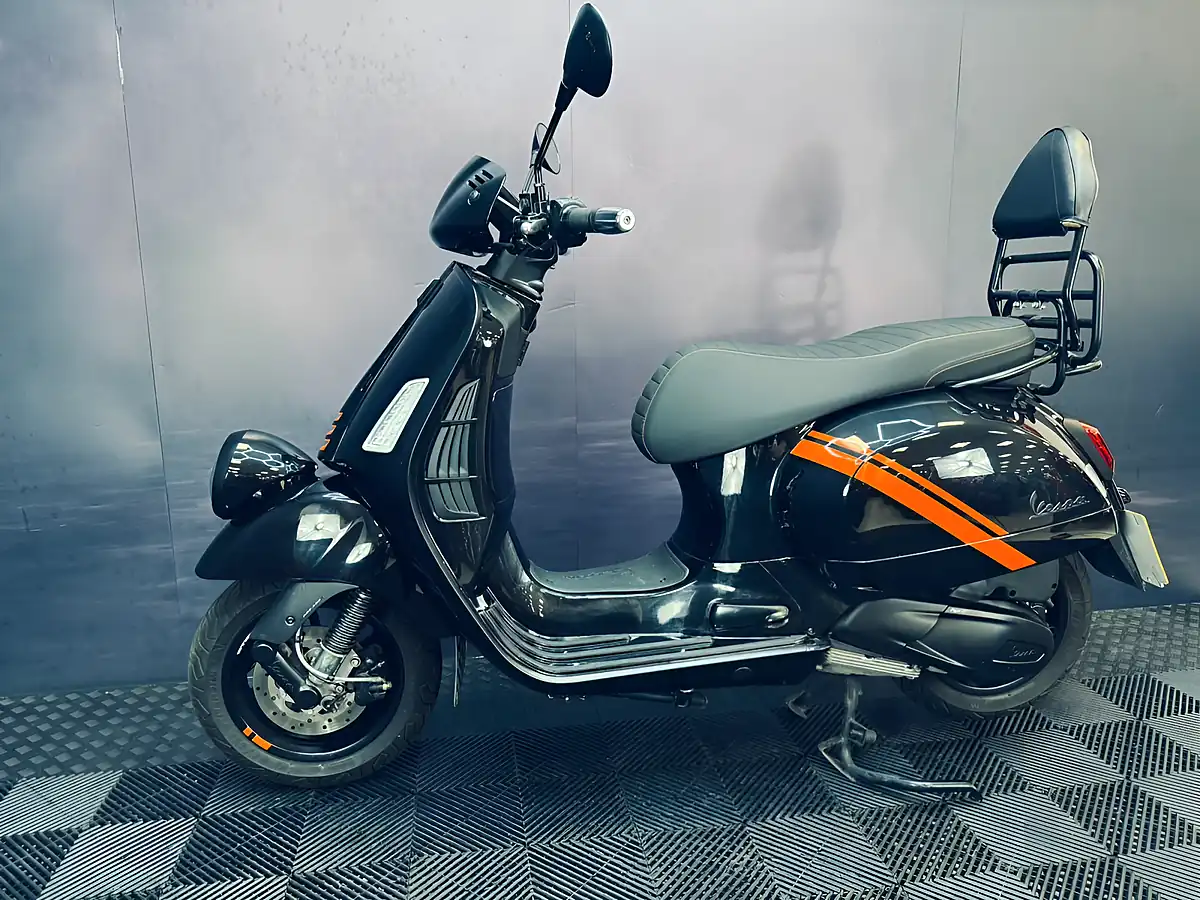 Used 2025 Piaggio Vespa Gtv Black - Interior and Exterior details 5