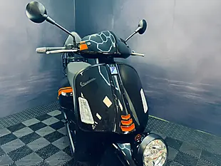 Used 2025 Piaggio Vespa Gtv Black - Interior and Exterior details 8
