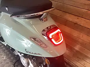 Used 2025 Piaggio Vespa Primavera Green - Interior and Exterior details 15