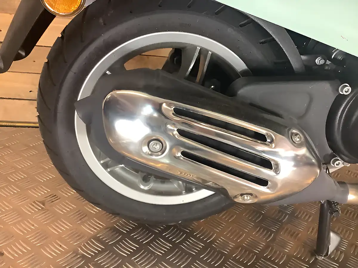 Used 2025 Piaggio Vespa Primavera Green - Interior and Exterior details 20