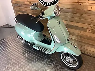 Used 2025 Piaggio Vespa Primavera Green - Interior and Exterior details 5