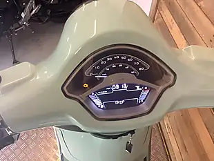 Used 2025 Piaggio Vespa Primavera Green - Interior and Exterior details 7