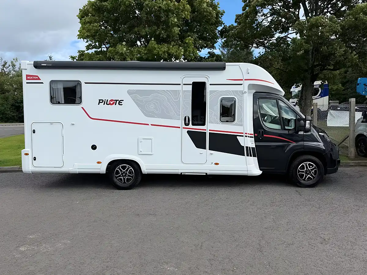 Used 2025 Pilote P720FGJ Selection - Front View