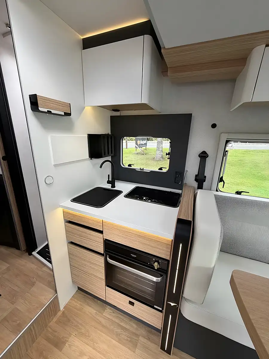 Used 2025 Pilote P720FGJ Selection - Interior and Exterior details 13