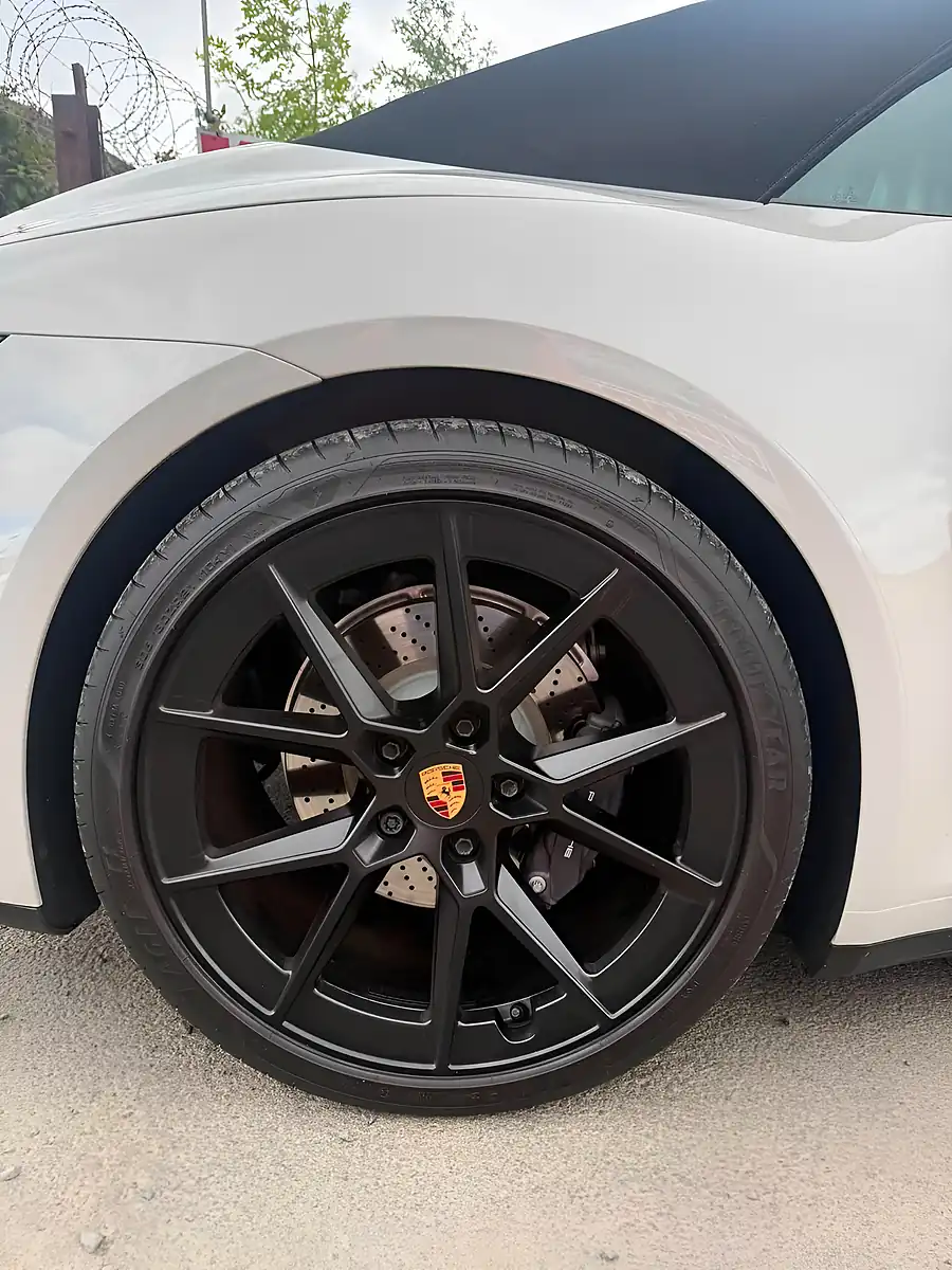 Used 2025 Porsche 911 Carrera Grey - Interior and Exterior details 9