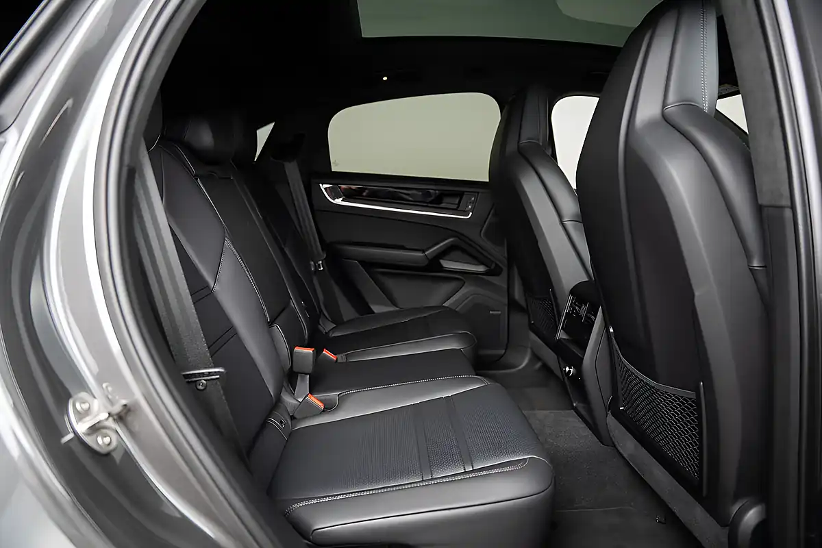 Used 2025 Porsche Cayenne Turbo Quarzite Grey - Interior and Exterior details 15