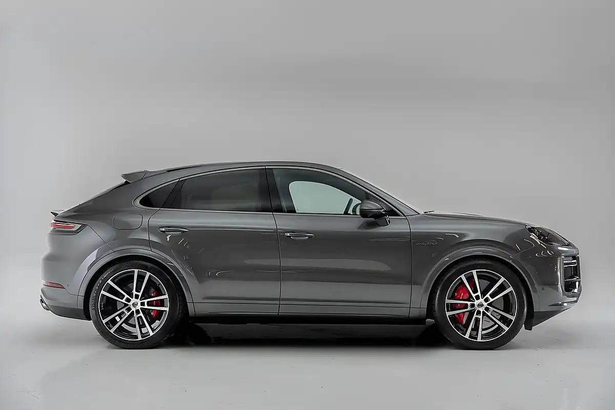Used 2025 Porsche Cayenne Turbo Quarzite Grey - Interior and Exterior details 19