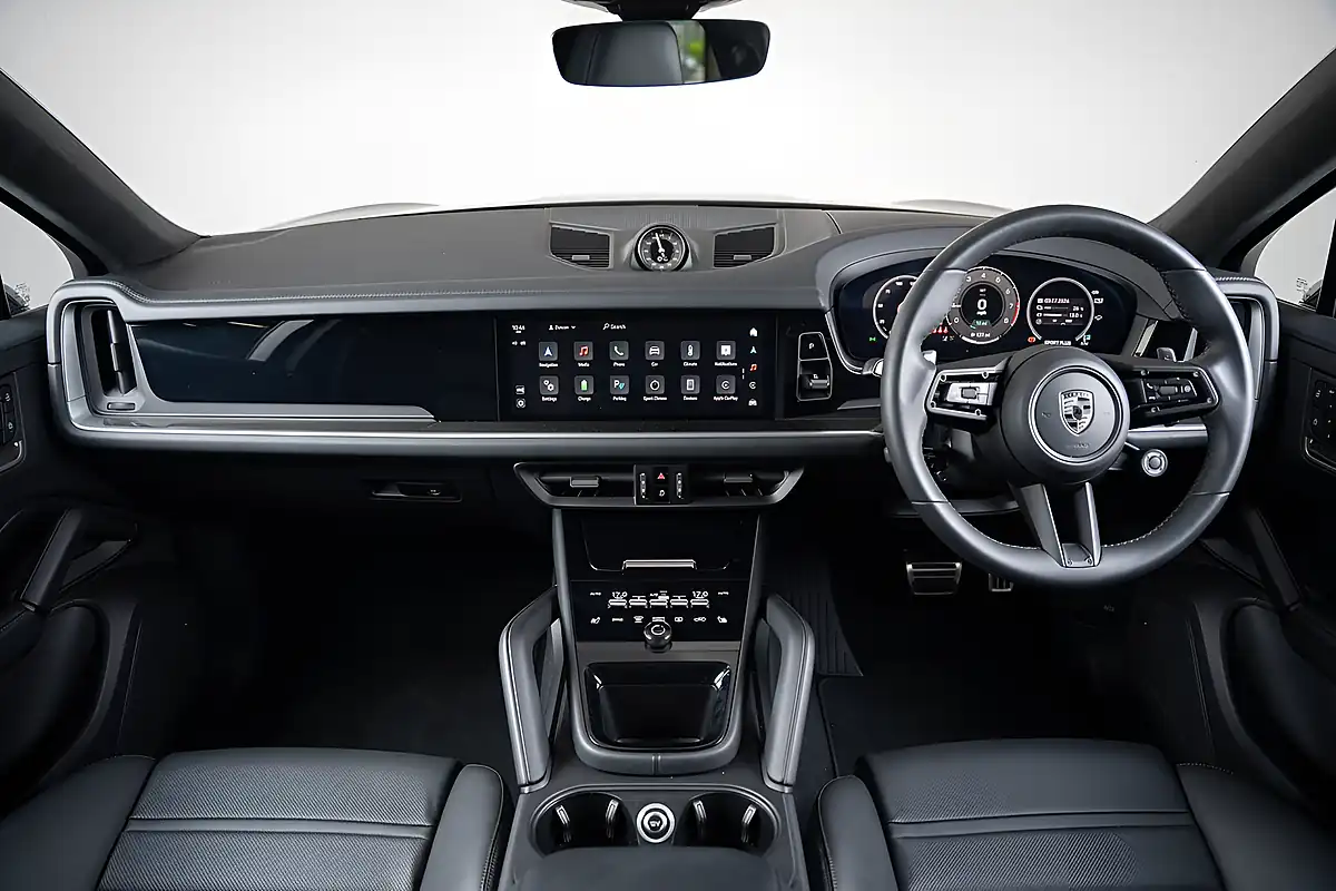 Used 2025 Porsche Cayenne Turbo Quarzite Grey - Interior and Exterior details 3