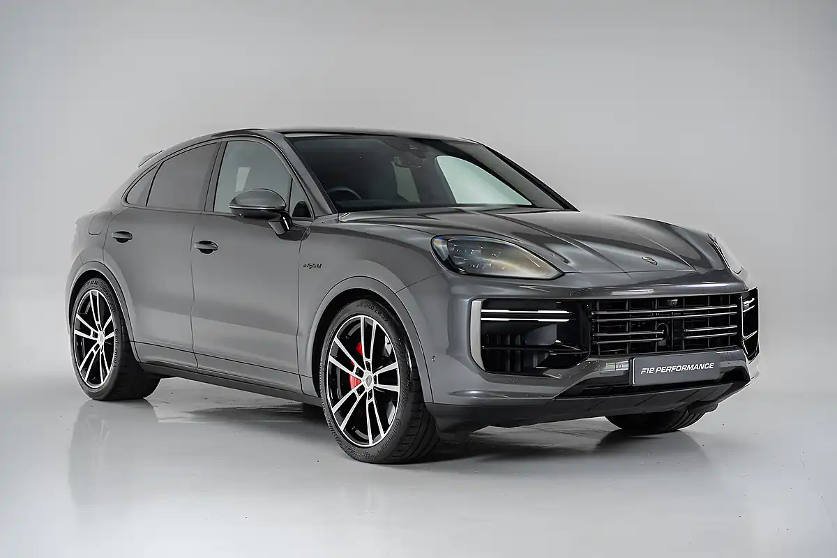 Used 2025 Porsche Cayenne Turbo Quarzite Grey - Interior and Exterior details 5