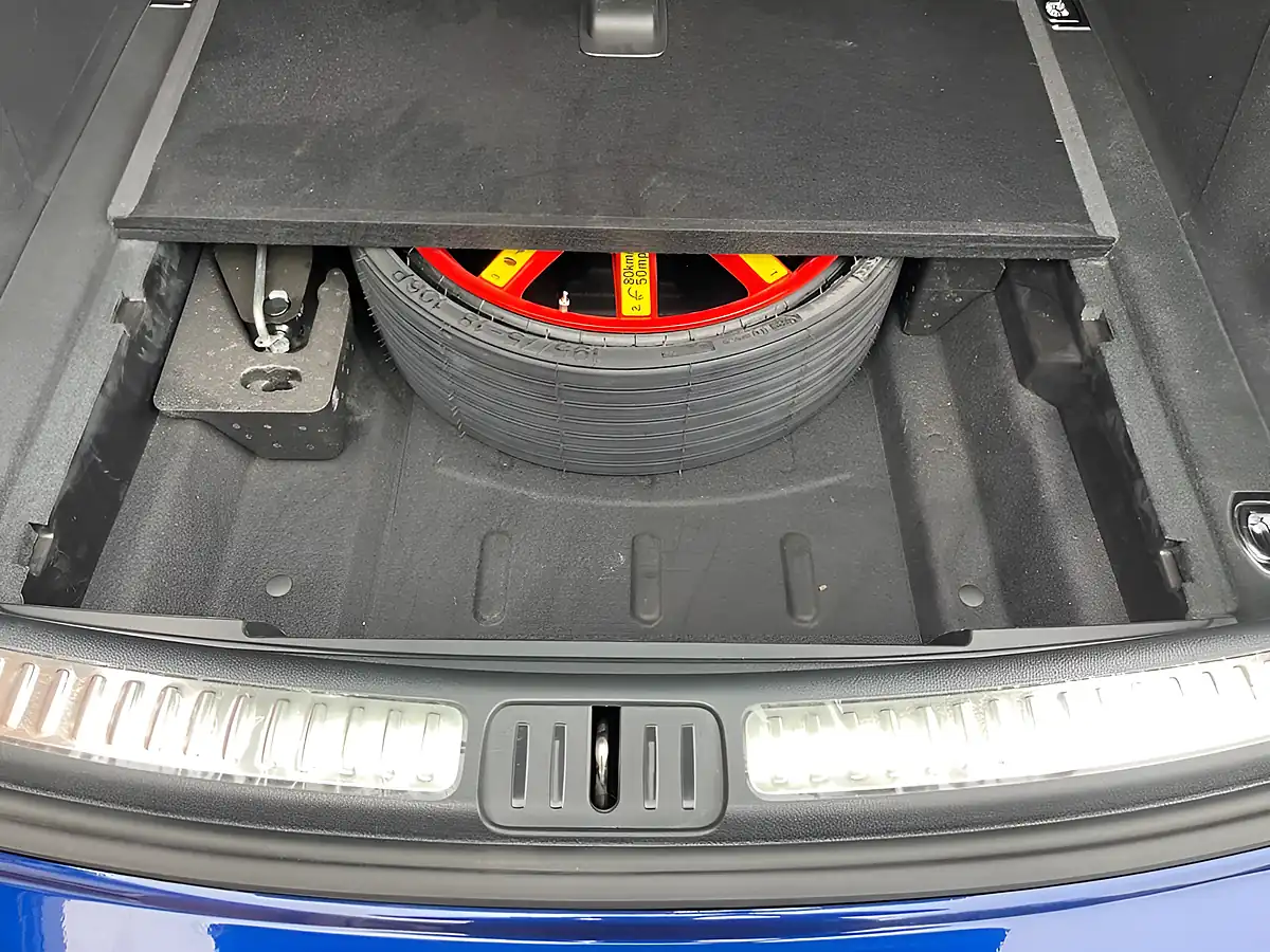Used 2025 Porsche Macan Blue - Interior and Exterior details 19