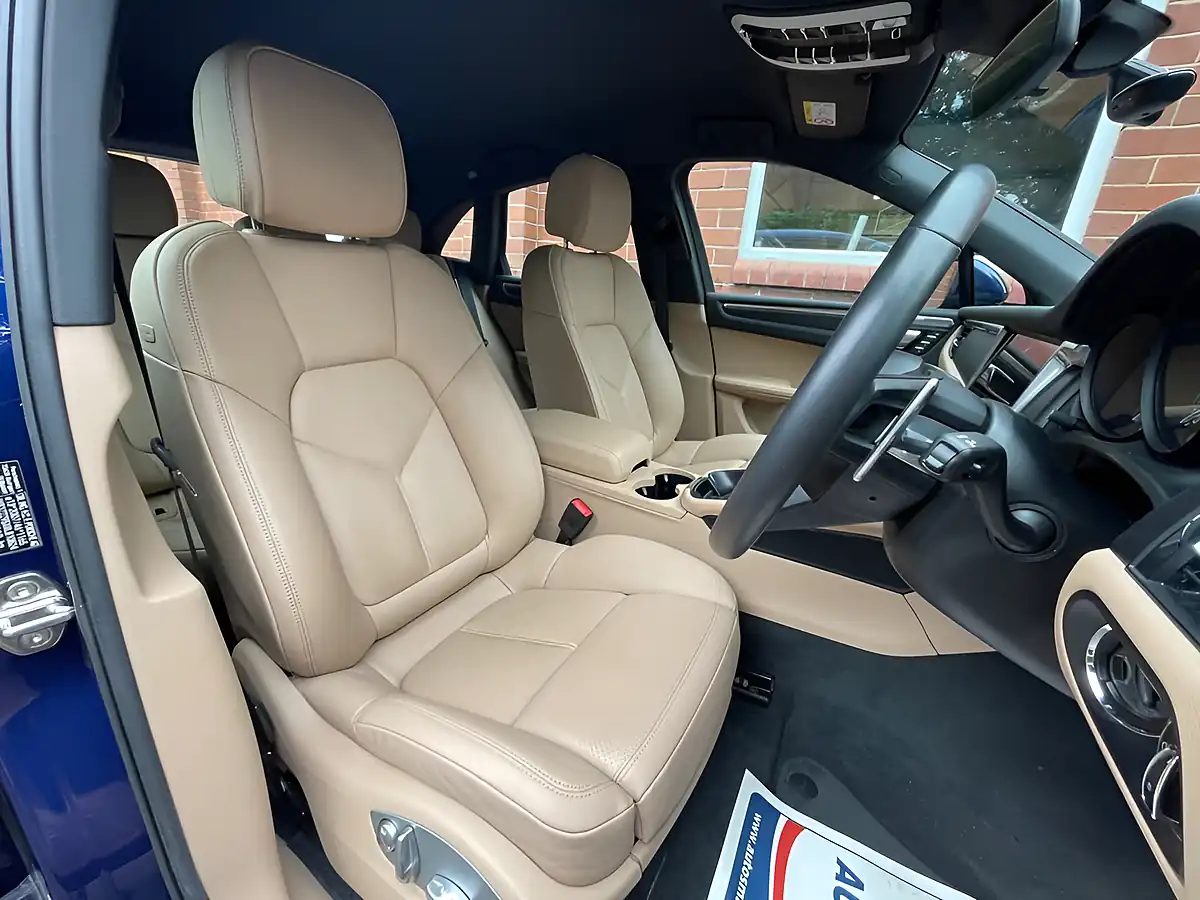 Used 2025 Porsche Macan Blue - Interior and Exterior details 3